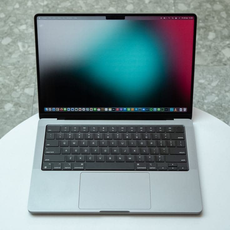 MacBook Pro 14" M3 Pro / Max (2023) Back
